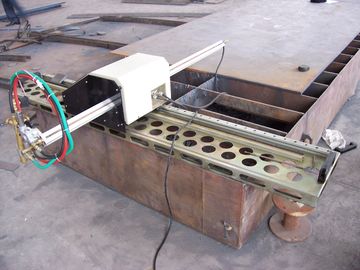 Cortadora portátil de llama del CNC, máquina de poste ligero para cortar el embase ligero de poste