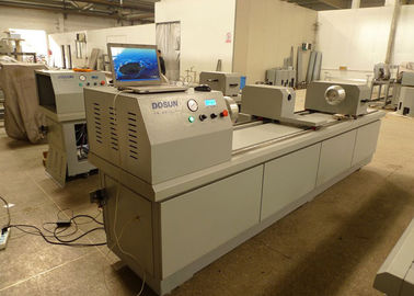 Grabador rotatorio del laser de la pantalla de la materia textil, máquina de grabado ULTRAVIOLETA azul con el equilibrio del Luz-poder