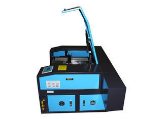 Máquina de grabado del corte del grabador del laser del CO2 del arte del arte con el tubo del laser 50w