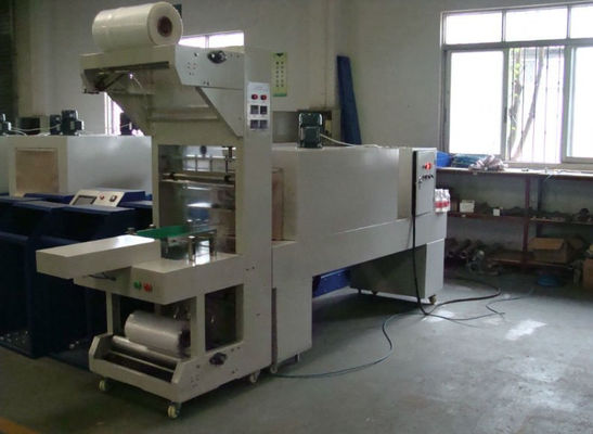 Puede encajonar la máquina automática en botella del plástico de embalar de la bebida con control del PLC